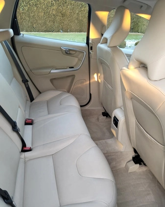 Volvo XC 60 cena 59000 przebieg: 350000, rok produkcji 2017 z Halinów małe 121